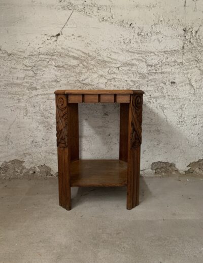 Table d'appoint en bois massif avant relooking